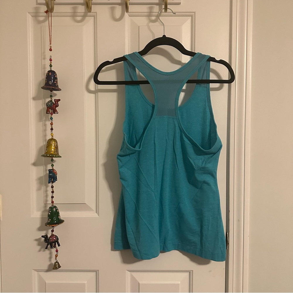 GAP Fit- Racer Back Top - Picture 5 of 5